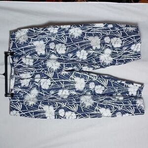 Vintage IZOD Women's Capri's Plus Size 24 Blue White Fireworks Floral EUC Cotton